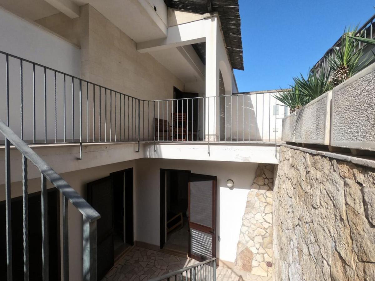 Odegos Mono & Trilo Bed & Breakfast Torre dell'Orso Bagian luar foto