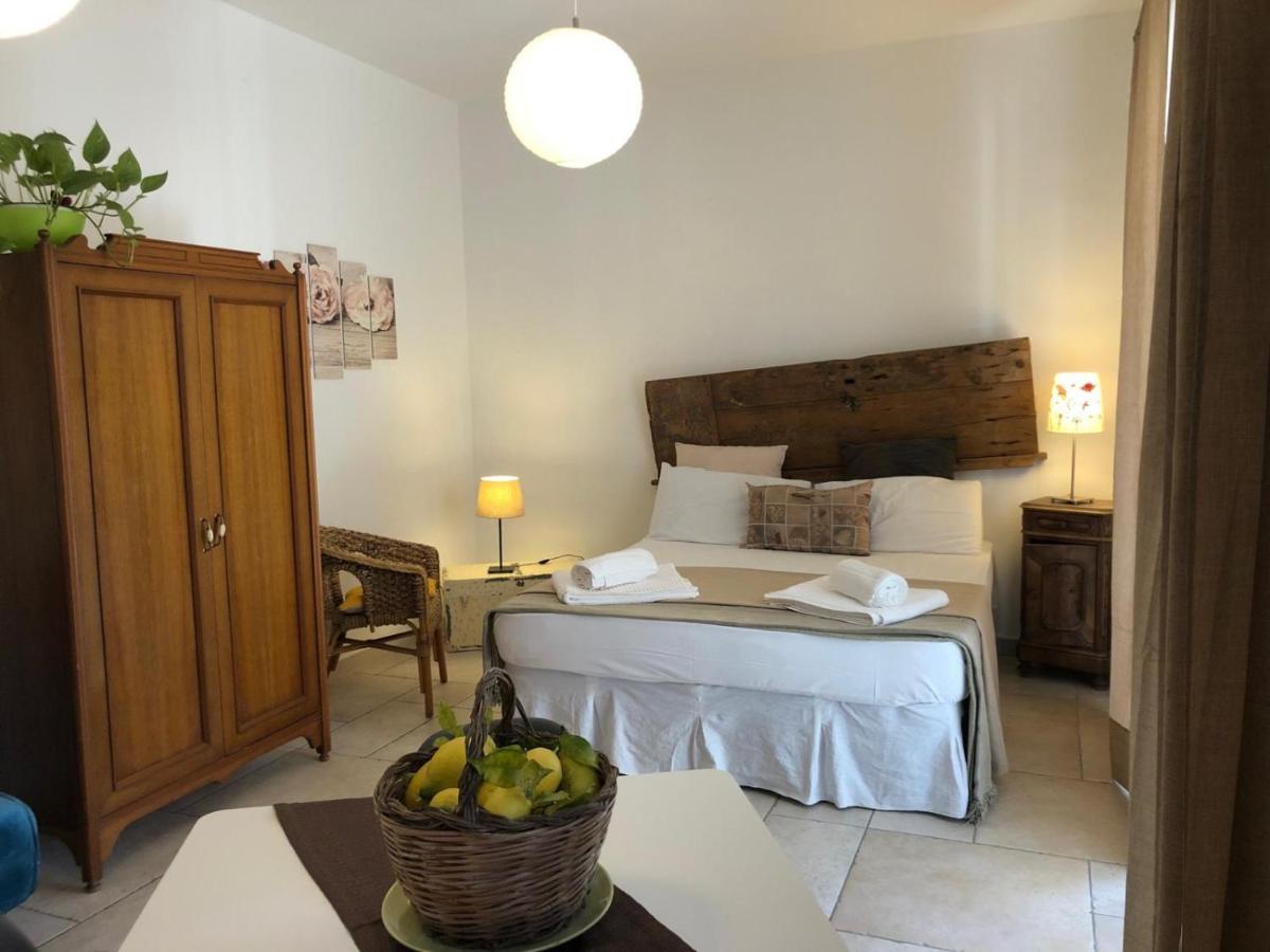 Odegos Mono & Trilo Bed & Breakfast Torre dell'Orso Bagian luar foto