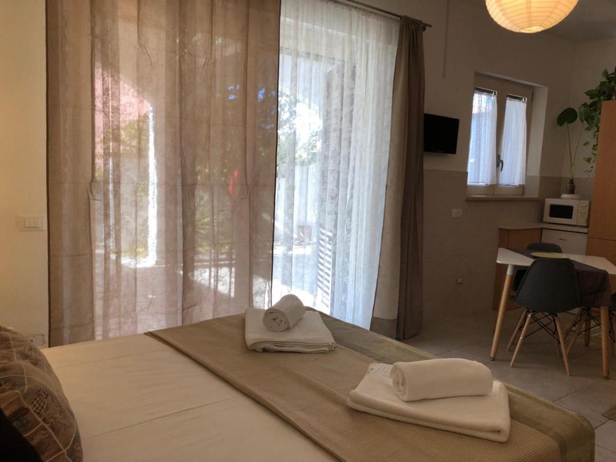 Odegos Mono & Trilo Bed & Breakfast Torre dell'Orso Bagian luar foto