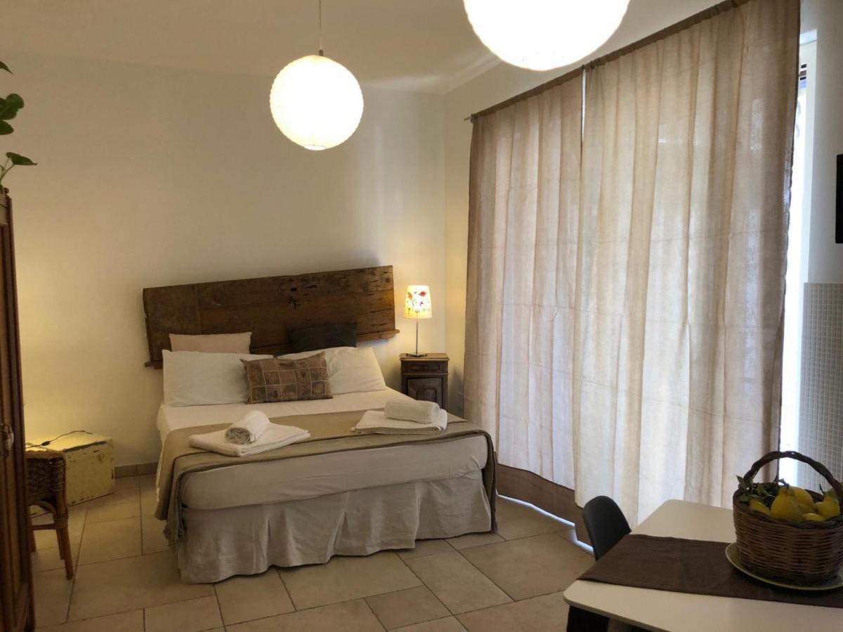 Odegos Mono & Trilo Bed & Breakfast Torre dell'Orso Bagian luar foto