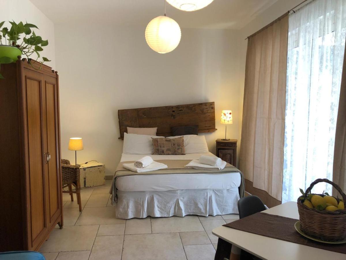 Odegos Mono & Trilo Bed & Breakfast Torre dell'Orso Bagian luar foto