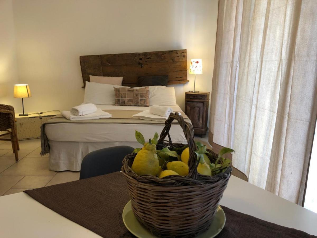 Odegos Mono & Trilo Bed & Breakfast Torre dell'Orso Bagian luar foto