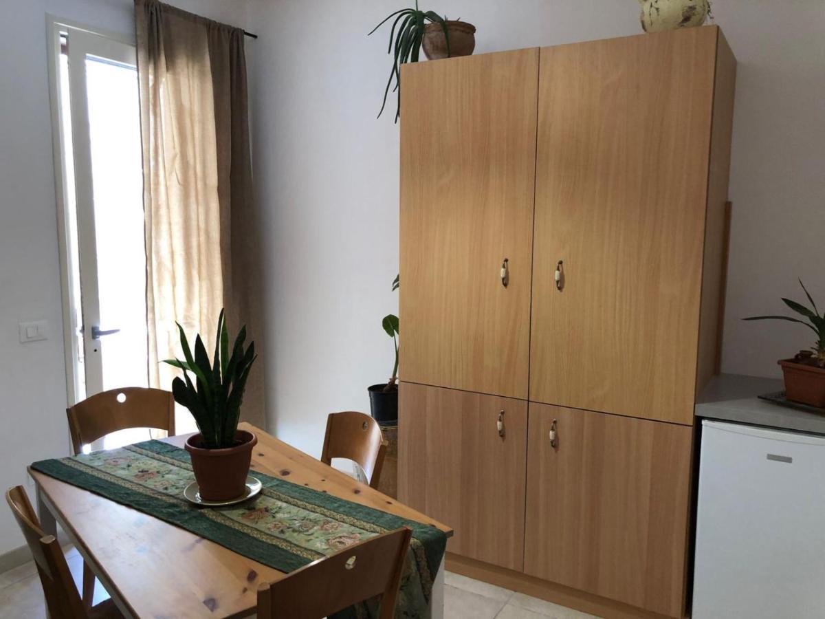 Odegos Mono & Trilo Bed & Breakfast Torre dell'Orso Bagian luar foto