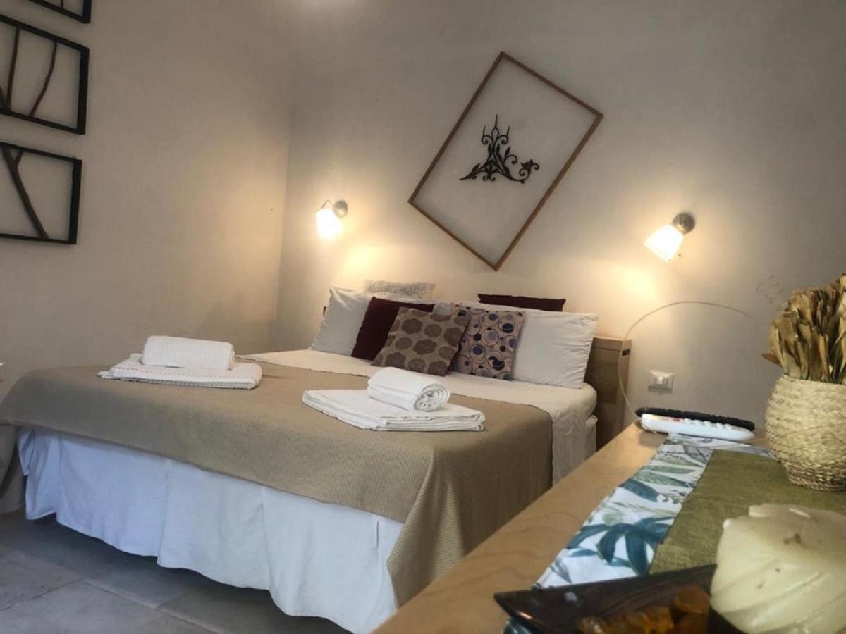 Odegos Mono & Trilo Bed & Breakfast Torre dell'Orso Bagian luar foto