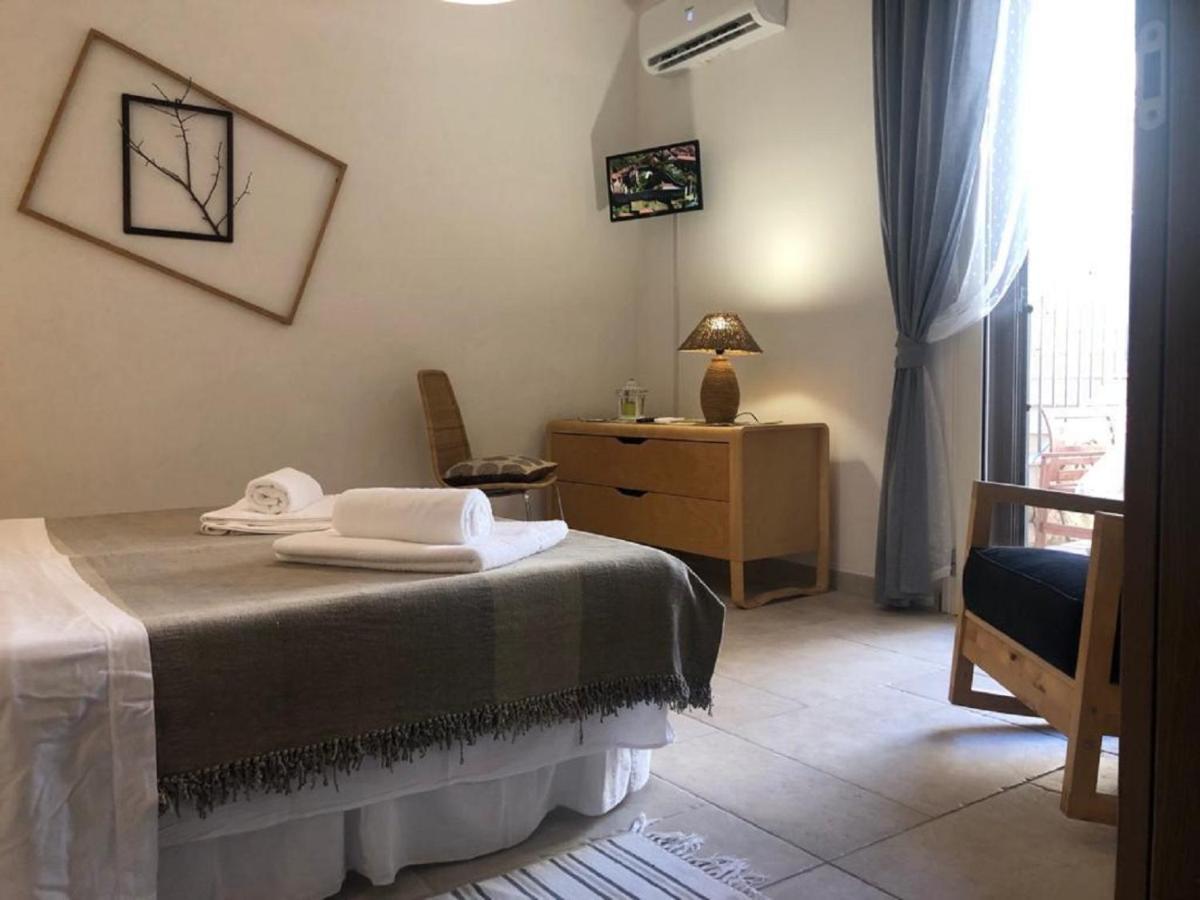 Odegos Mono & Trilo Bed & Breakfast Torre dell'Orso Bagian luar foto