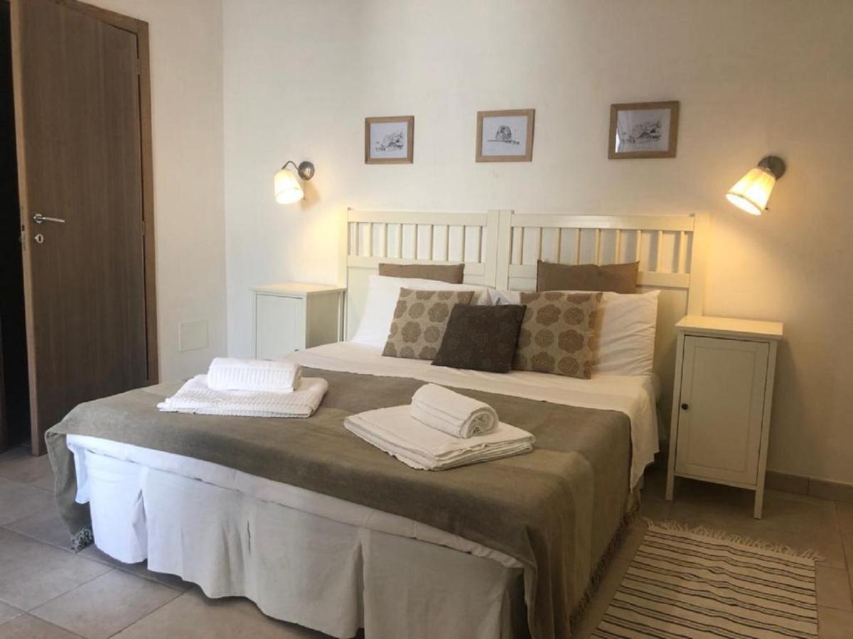 Odegos Mono & Trilo Bed & Breakfast Torre dell'Orso Bagian luar foto