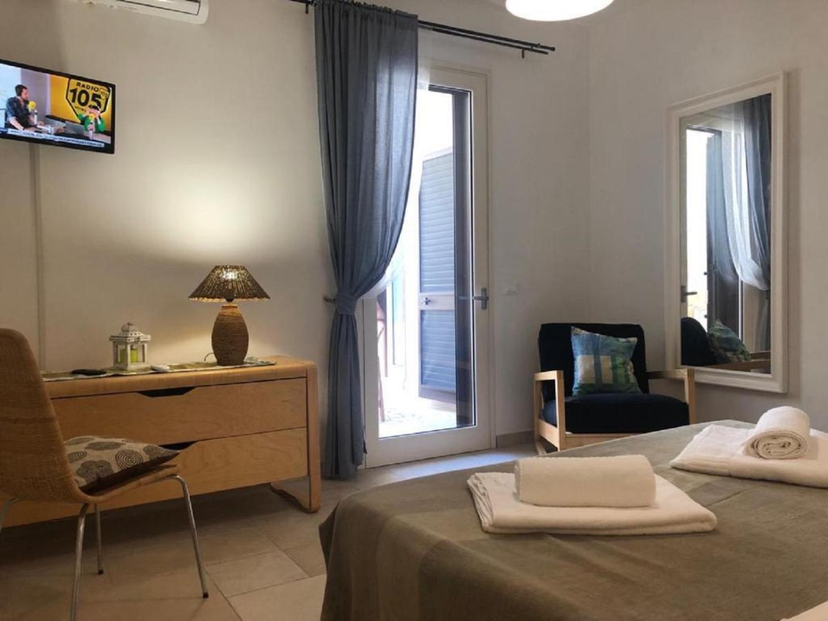 Odegos Mono & Trilo Bed & Breakfast Torre dell'Orso Bagian luar foto