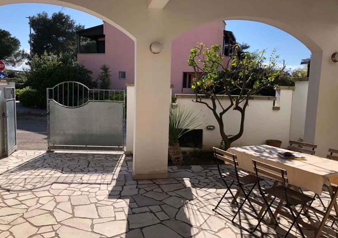 Odegos Mono & Trilo Bed & Breakfast Torre dell'Orso Bagian luar foto